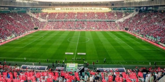 Tribünden Yükselen Ses: Bu Bir Futbol Maçı Değil, Milli Hafızadır.